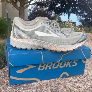 Brooks Women’s Ghost 10 Running Shoes
